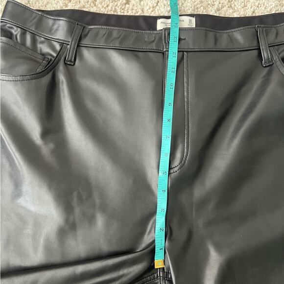 Abercrombie & Fitch Curve Love Ankle Straight Ultra High Rise Faux Leather Pants - Picture 7 of 8